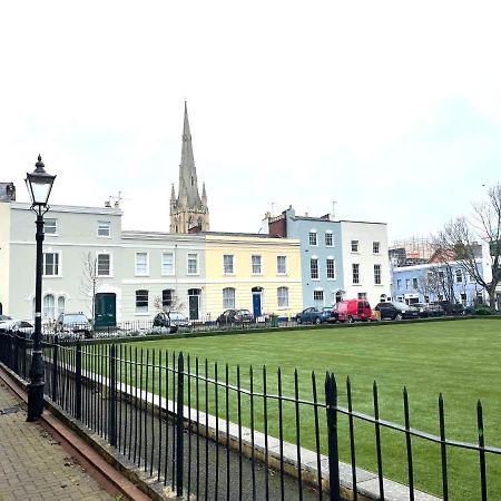Am Living - Cheltenham Town Centre - St Georges Square Exteriör bild